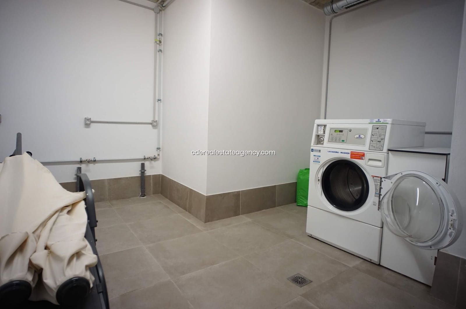 Appartement de 2 chambres à louer à Rota avec piscine garage - 1 440 € (Ref: 9806069)