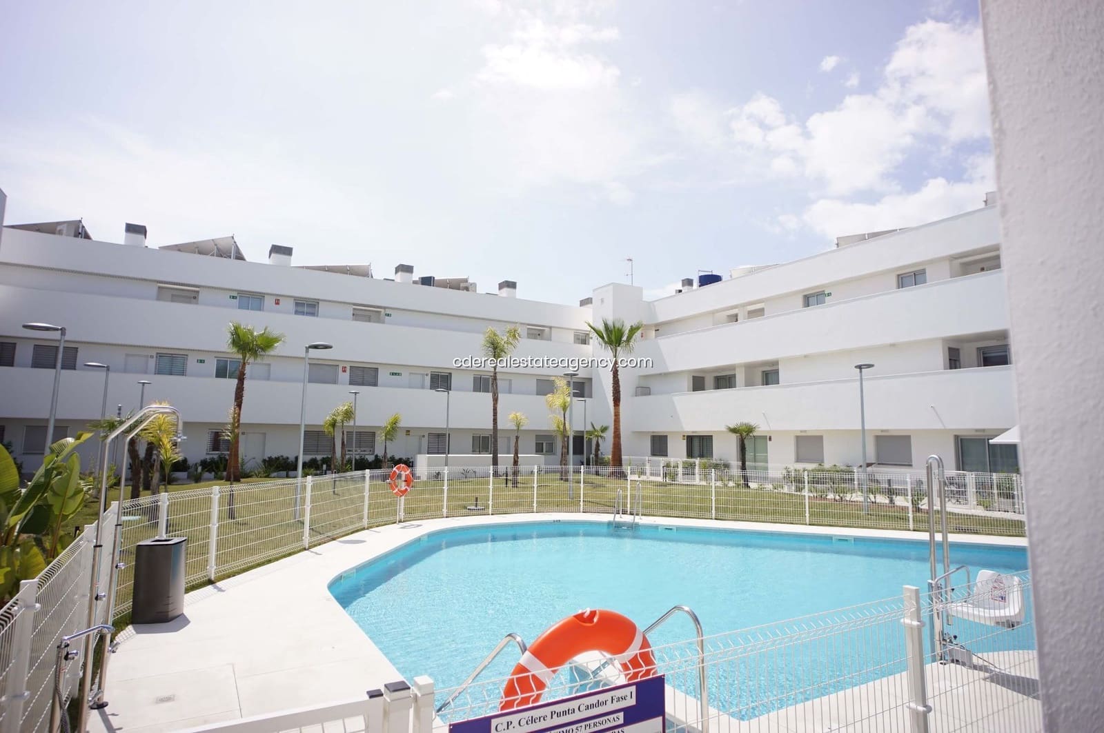 Appartement de 2 chambres à louer à Rota avec piscine garage - 1 440 € (Ref: 9806069)