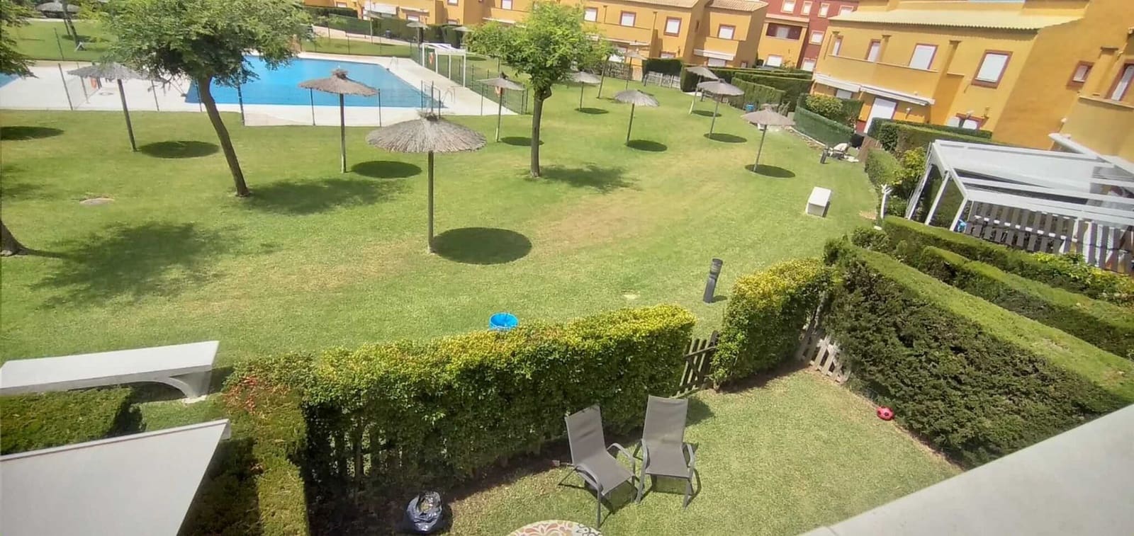 3 camera da letto Villetta Bifamiliare da affittare in Rota con piscina garage - 1.600 € (Rif: 9806070)