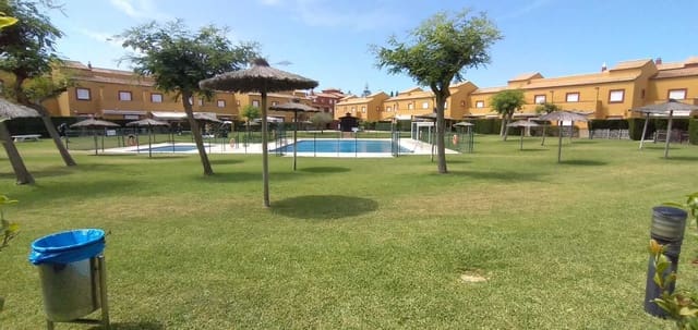 3 Zimmer Doppelhaus zu vermieten in Rota mit Pool Garage - 1.600 € (Ref: 9806070)