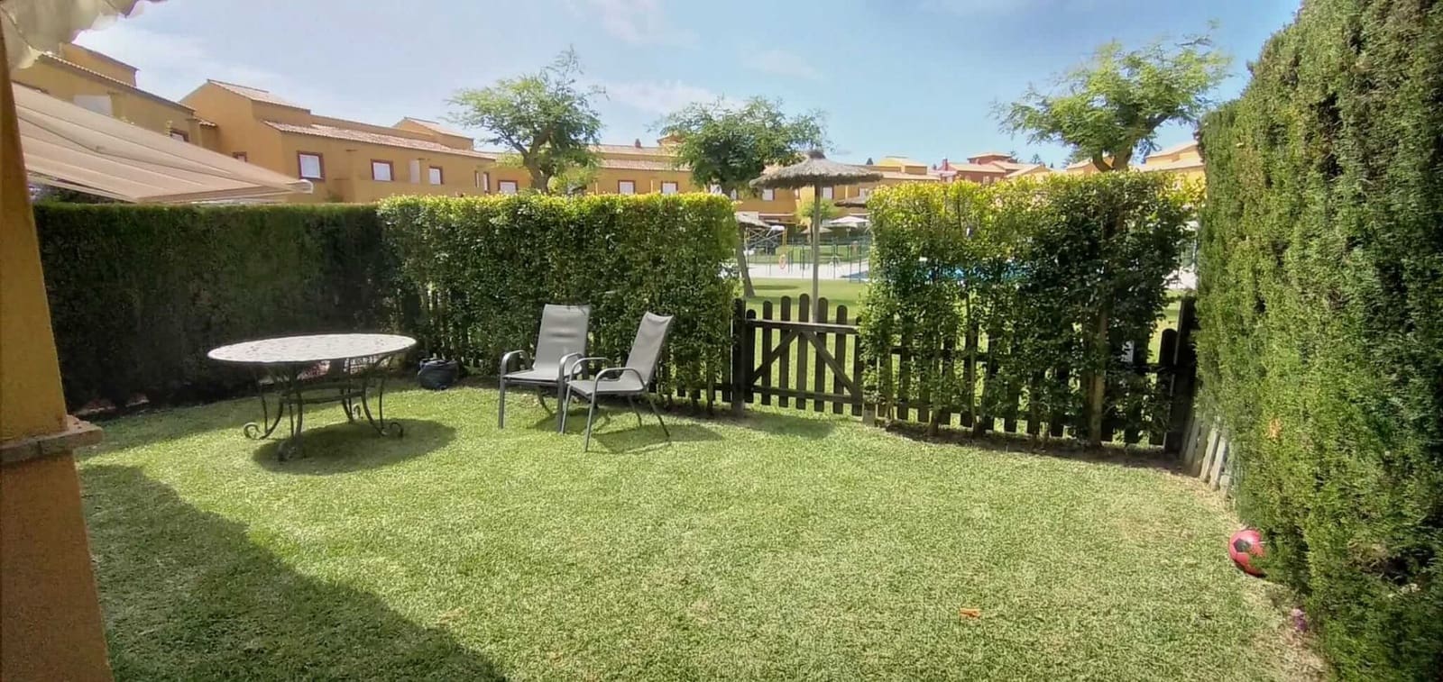 3 camera da letto Villetta Bifamiliare da affittare in Rota con piscina garage - 1.600 € (Rif: 9806070)