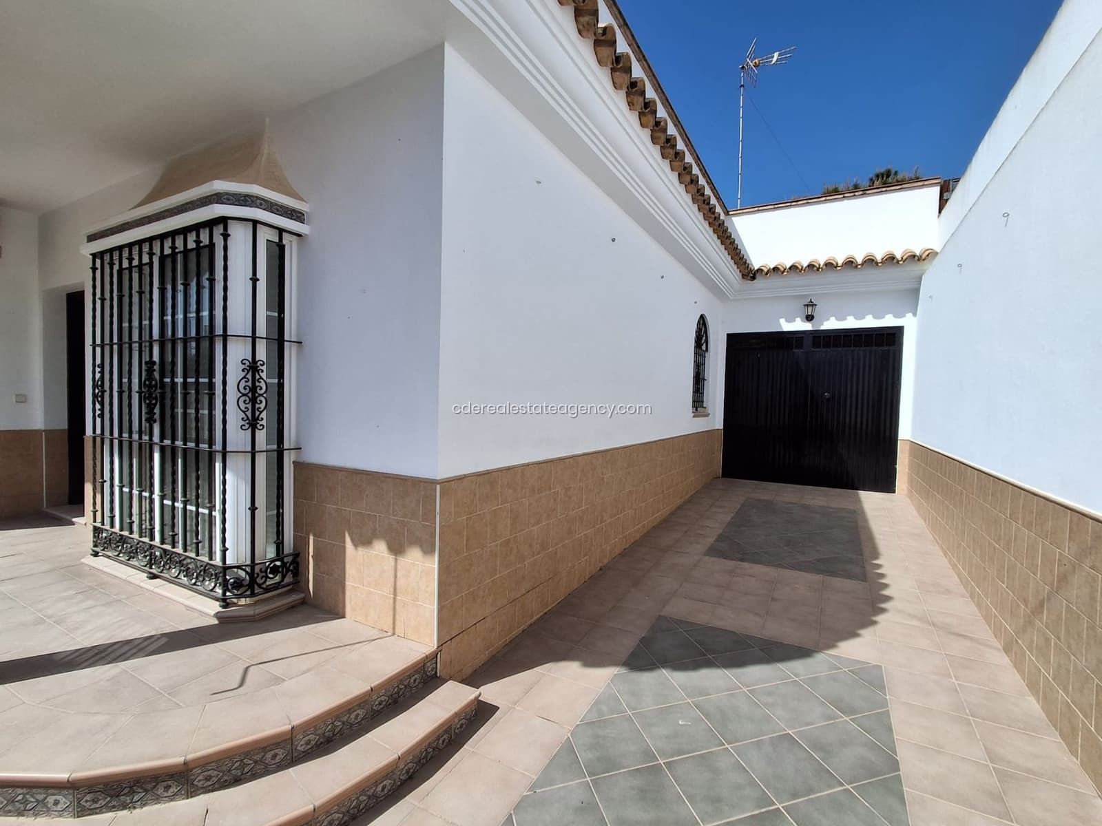 3 soverom Villa til leie i Chipiona med garasje - € 1 440 (Ref: 9806071)