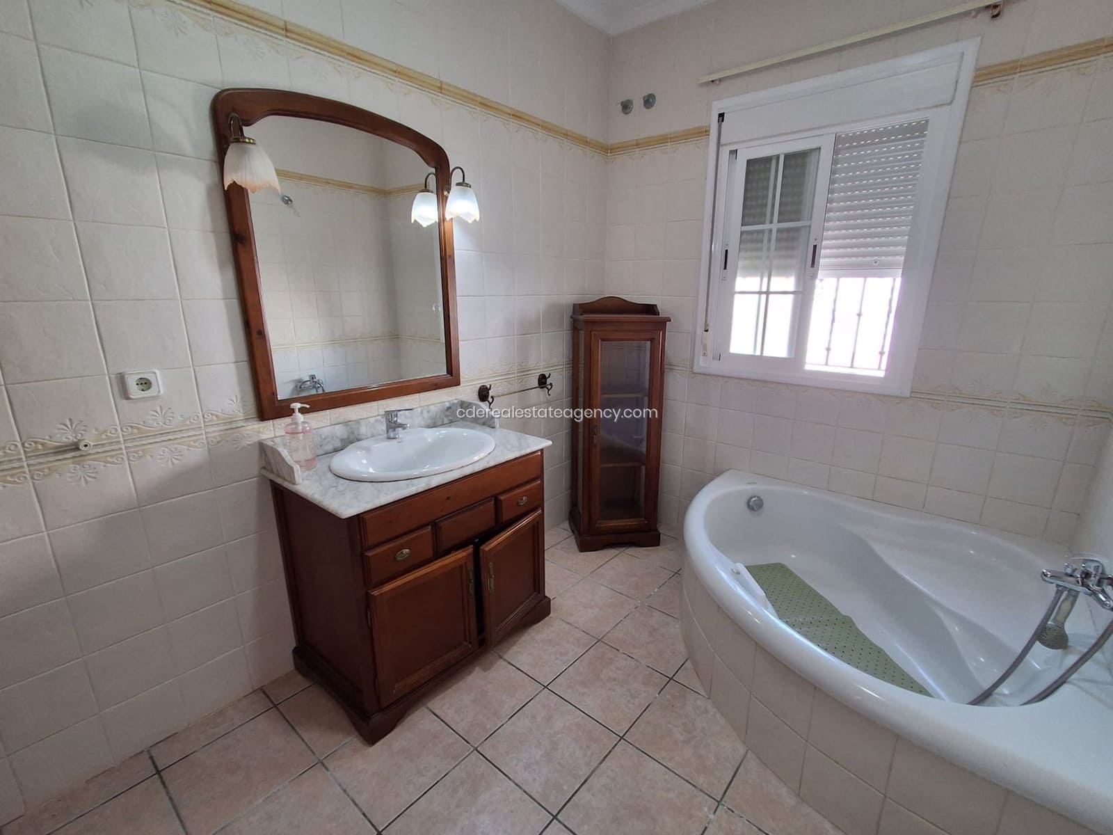 3 soverom Villa til leie i Chipiona med garasje - € 1 440 (Ref: 9806071)