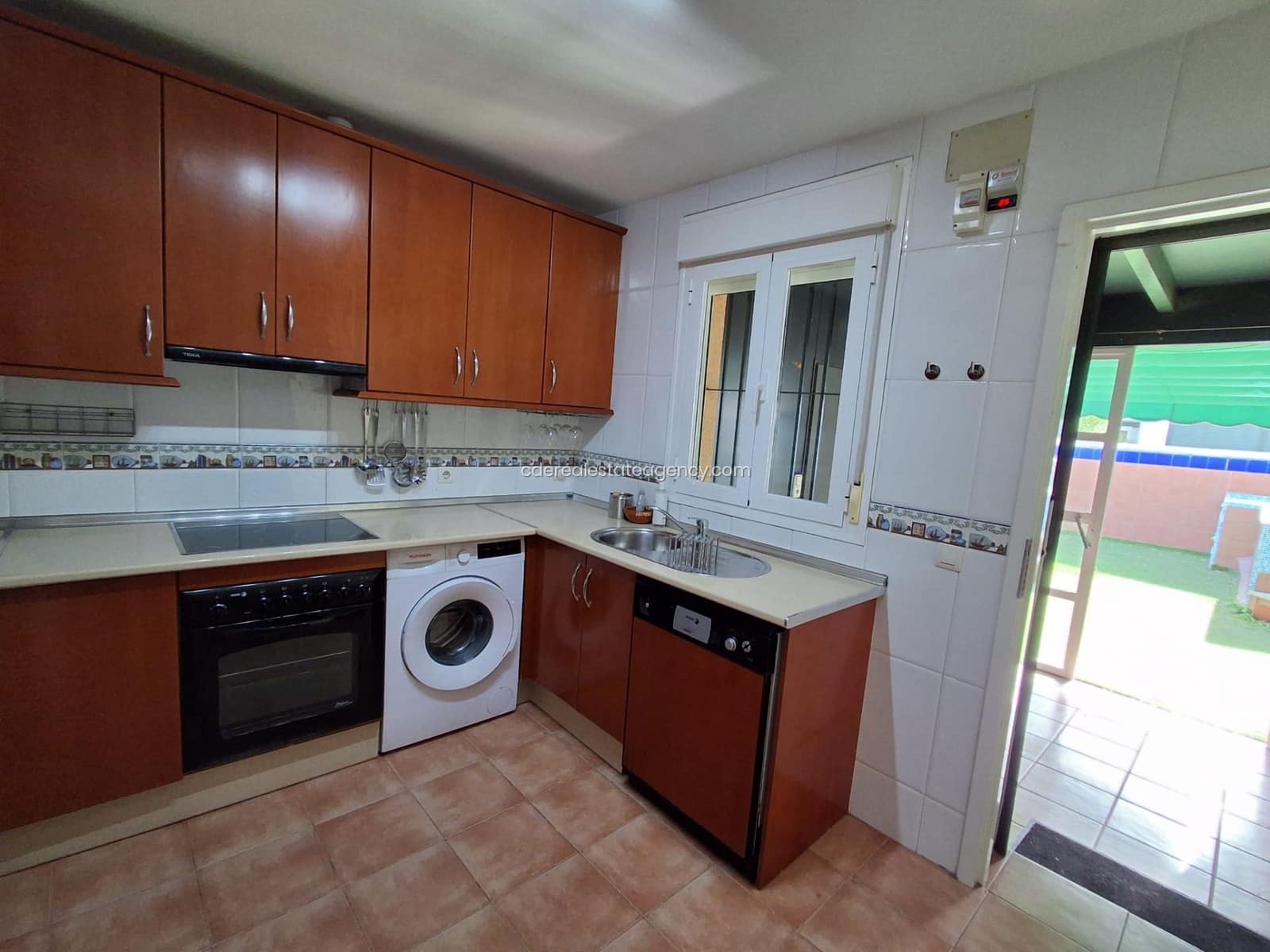 4 camera da letto Villetta Bifamiliare da affittare in Chipiona con piscina garage - 1.800 € (Rif: 9806072)