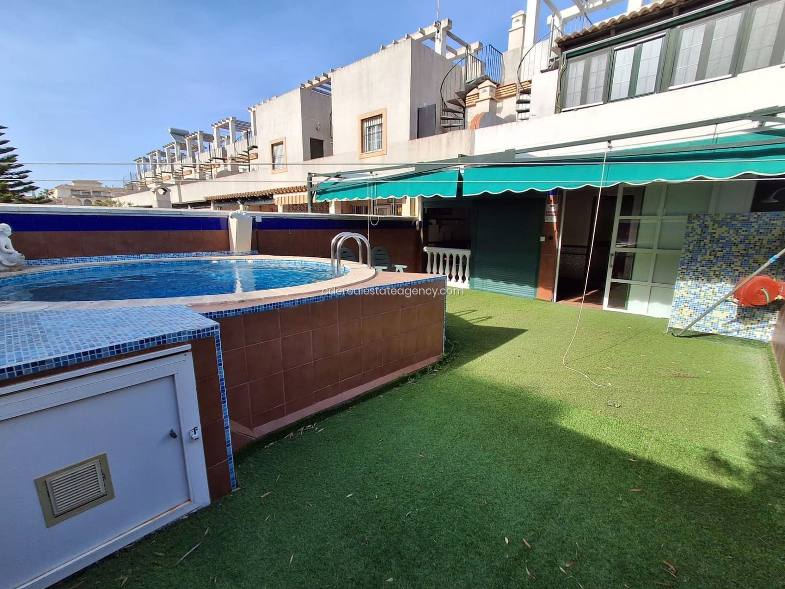 4 camera da letto Villetta Bifamiliare da affittare in Chipiona con piscina garage - 1.800 € (Rif: 9806072)