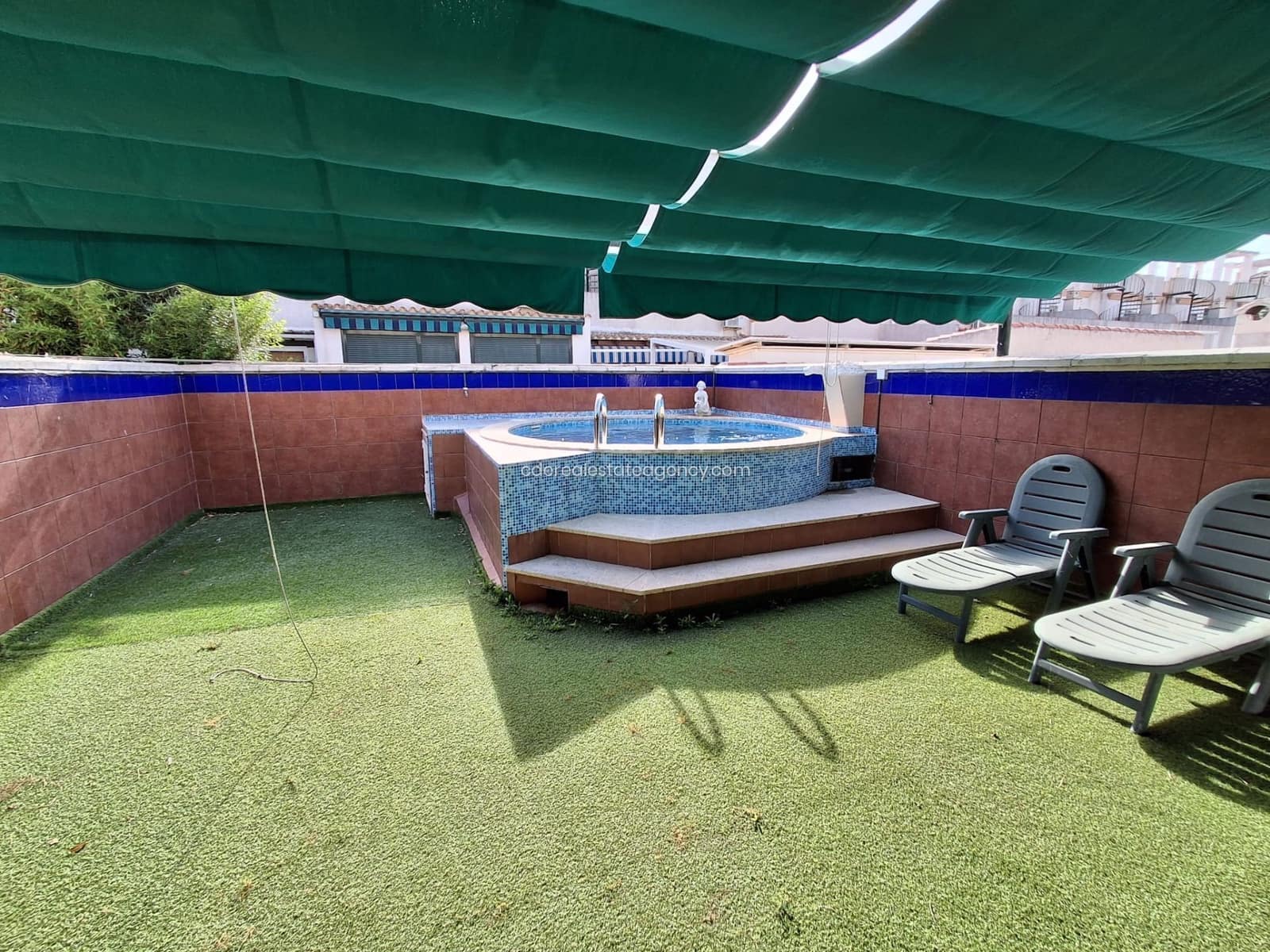 4 camera da letto Villetta Bifamiliare da affittare in Chipiona con piscina garage - 1.800 € (Rif: 9806072)