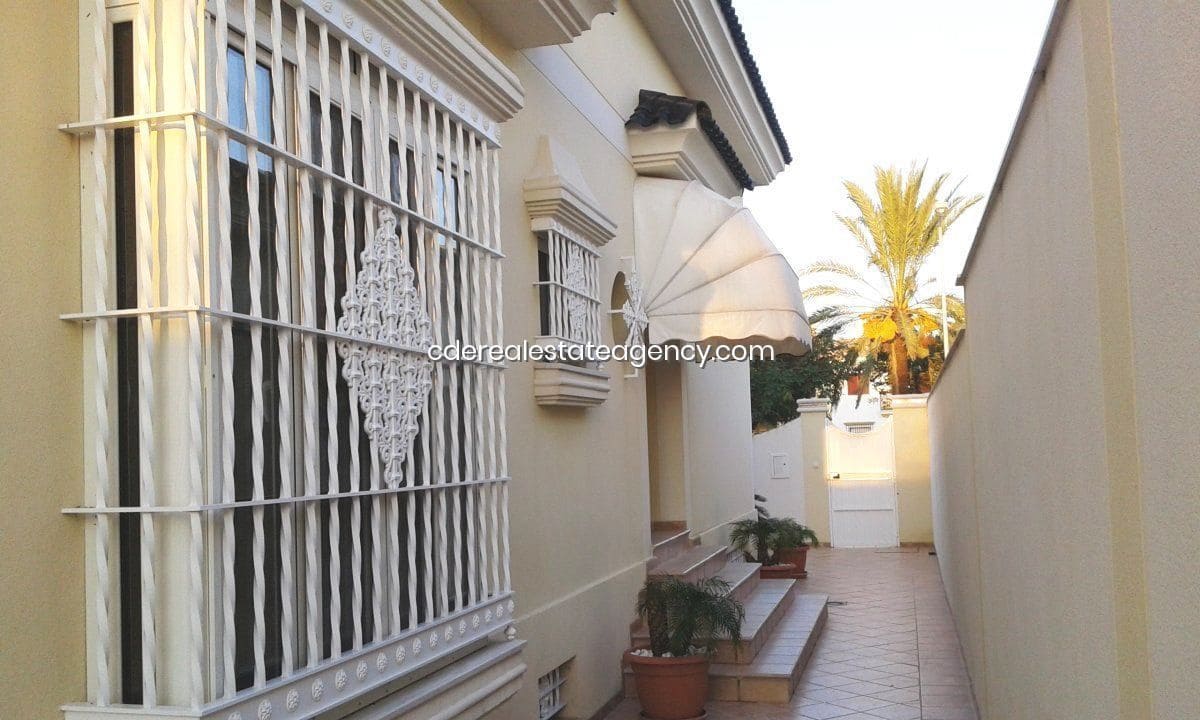 4 soveværelse Villa til leje i Chipiona med swimmingpool garage - € 2.500 (Ref: 9806073)