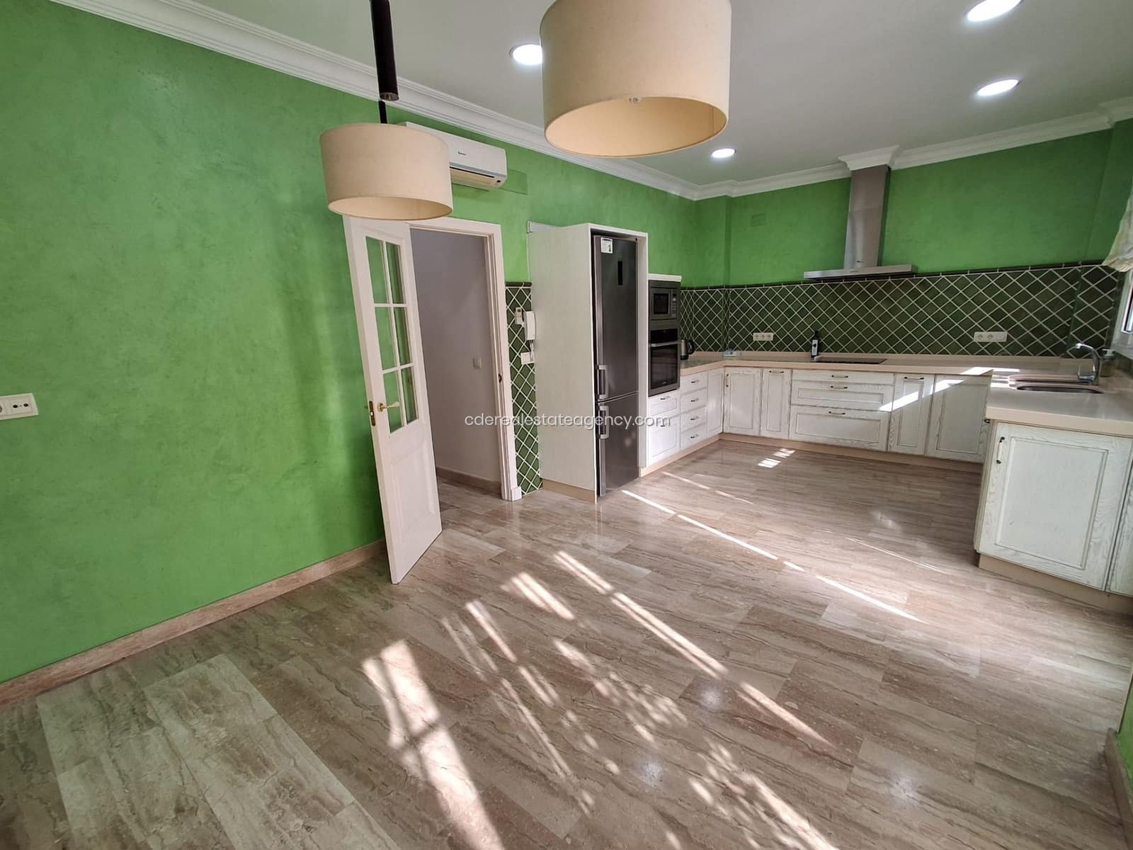 4 soveværelse Villa til leje i Chipiona med swimmingpool garage - € 2.500 (Ref: 9806073)