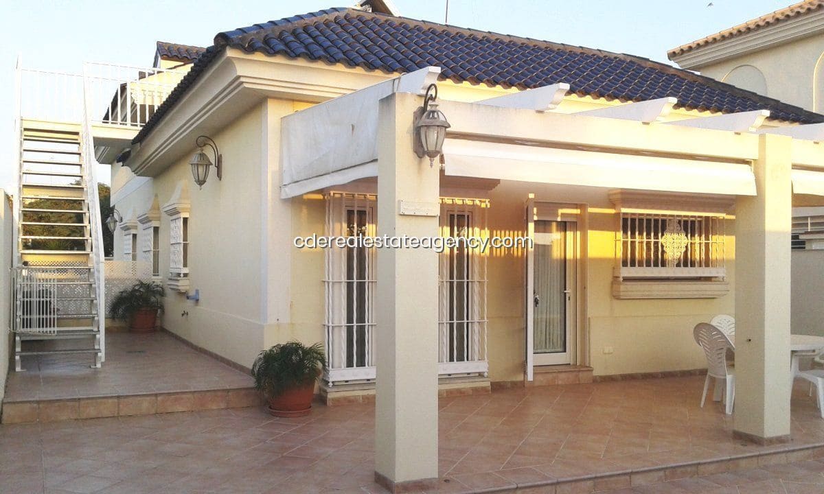 4 soveværelse Villa til leje i Chipiona med swimmingpool garage - € 2.500 (Ref: 9806073)