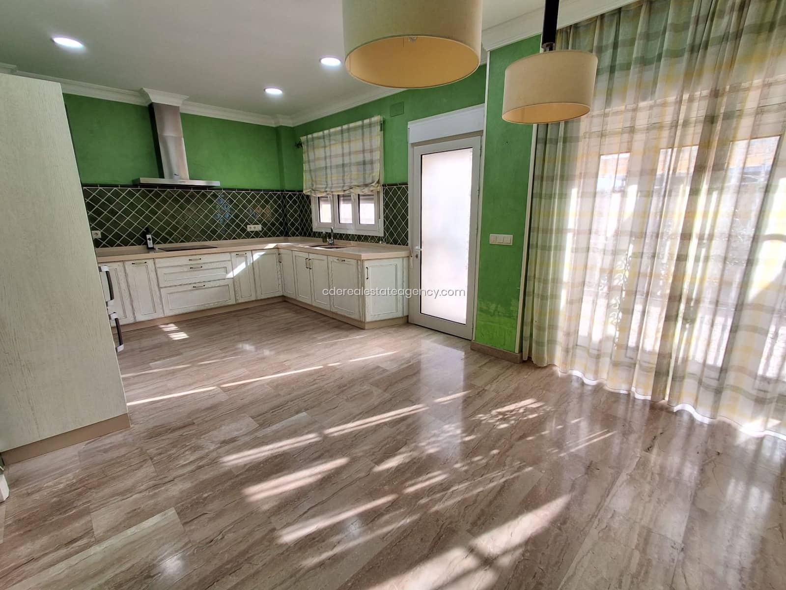 4 soveværelse Villa til leje i Chipiona med swimmingpool garage - € 2.500 (Ref: 9806073)