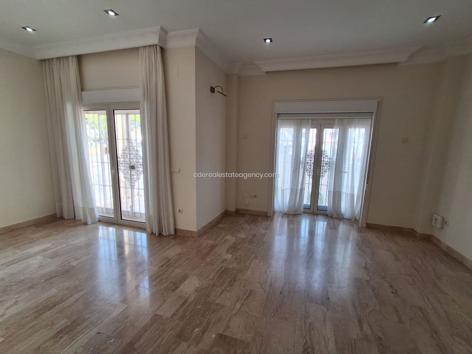 4 soveværelse Villa til leje i Chipiona med swimmingpool garage - € 2.500 (Ref: 9806073)