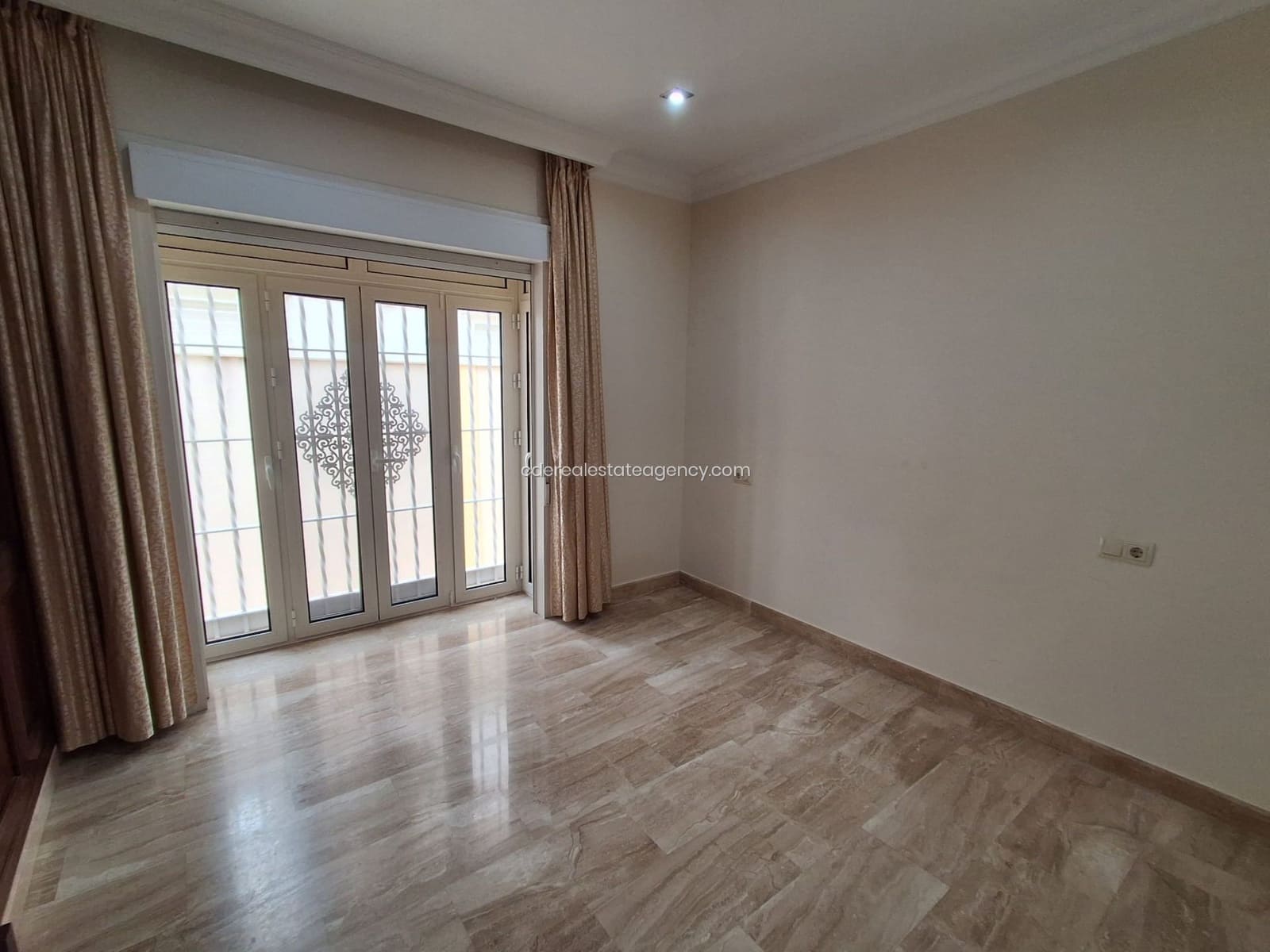 4 soveværelse Villa til leje i Chipiona med swimmingpool garage - € 2.500 (Ref: 9806073)