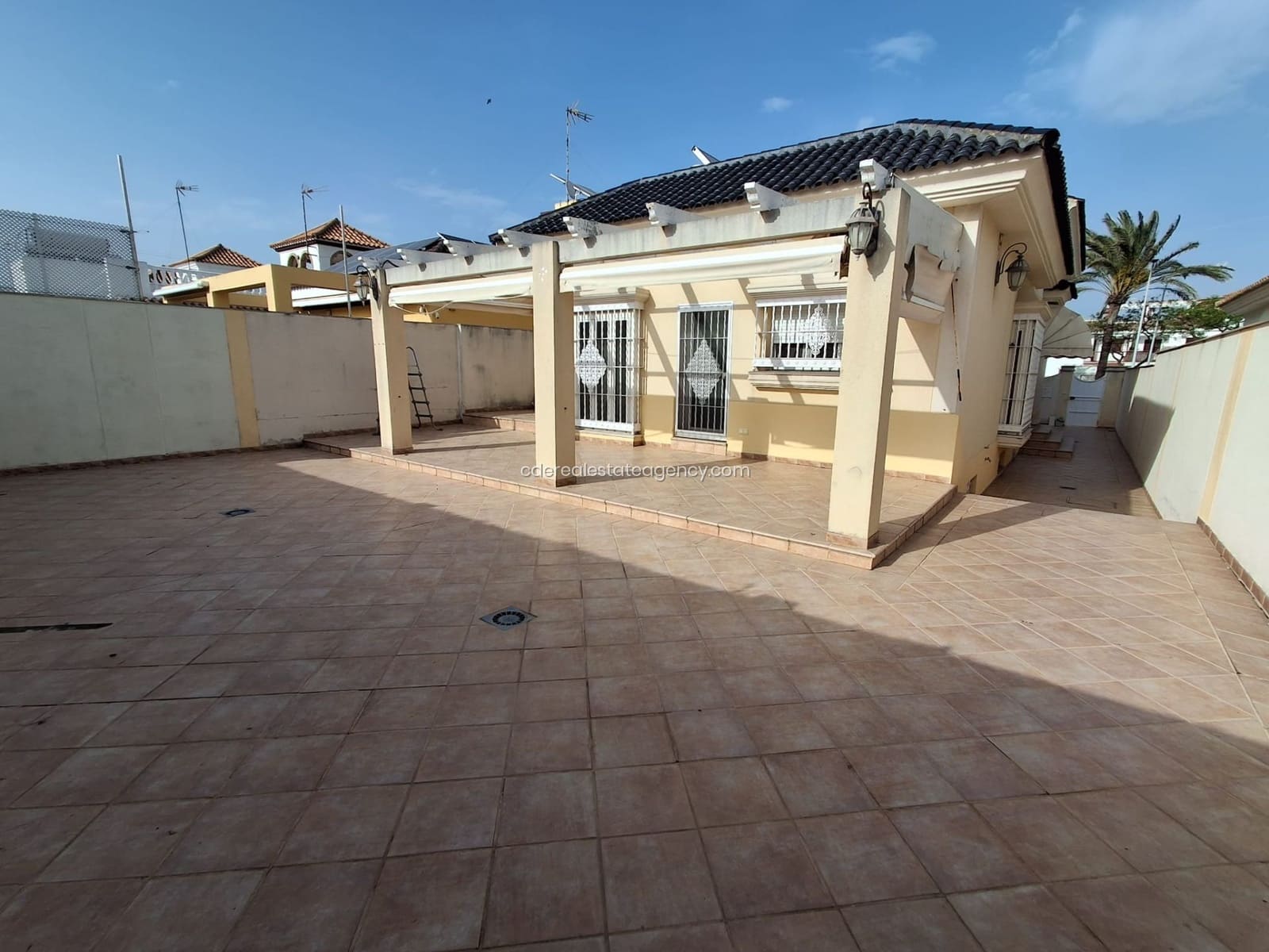 4 soveværelse Villa til leje i Chipiona med swimmingpool garage - € 2.500 (Ref: 9806073)