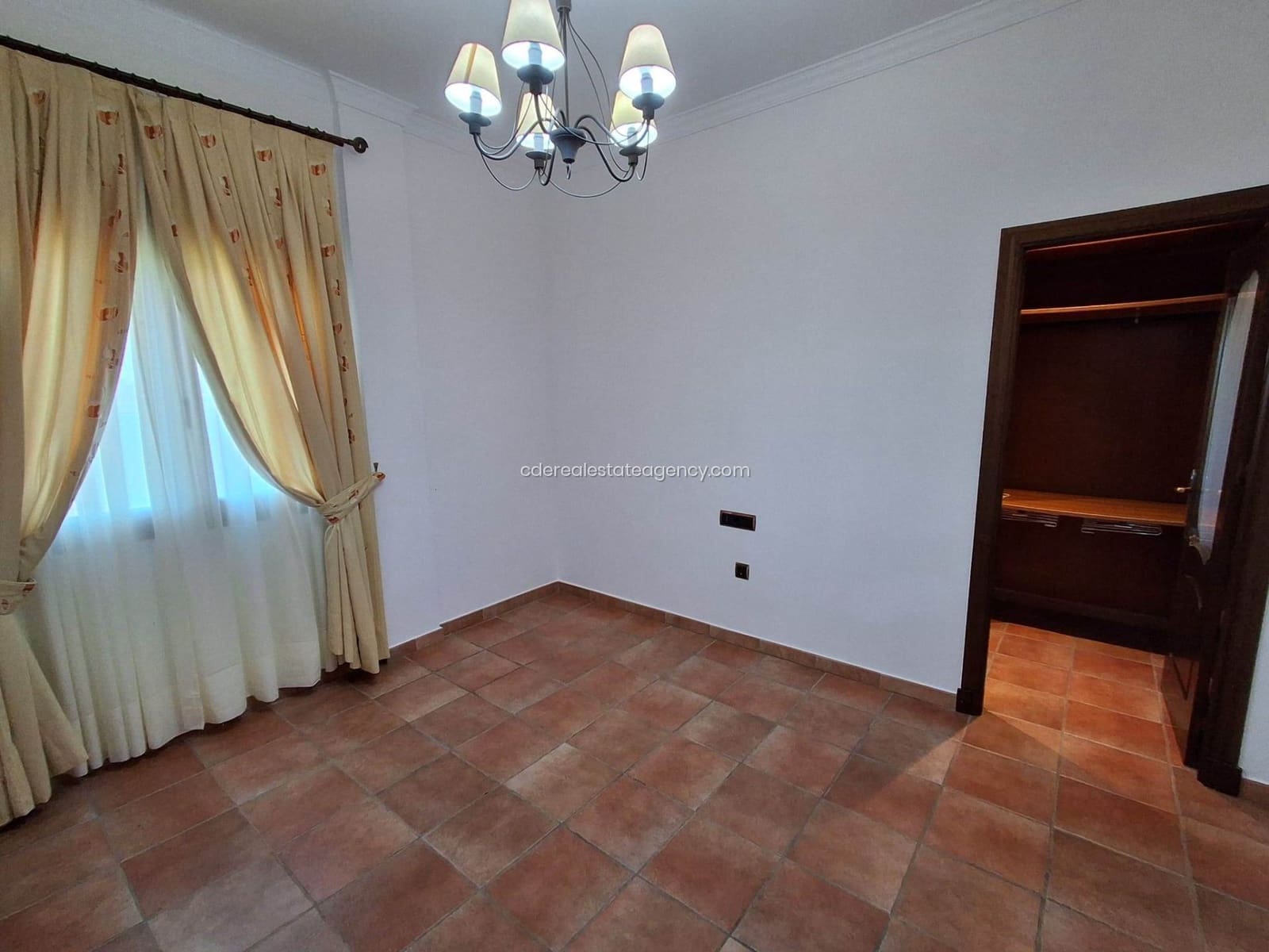 4 slaapkamer Villa te huur in Chipiona met garage - € 2.500 (Ref: 9824611)
