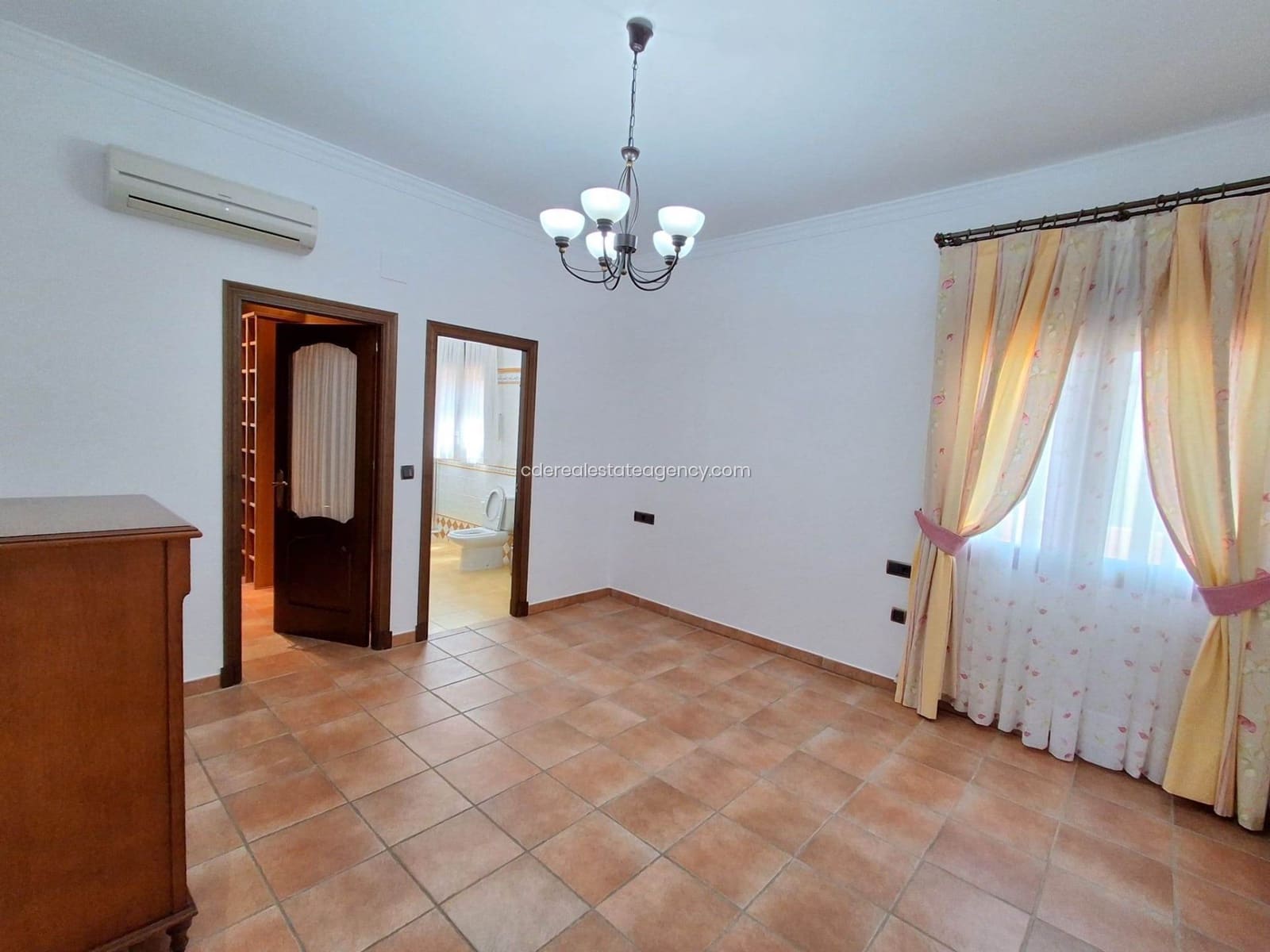 4 slaapkamer Villa te huur in Chipiona met garage - € 2.500 (Ref: 9824611)