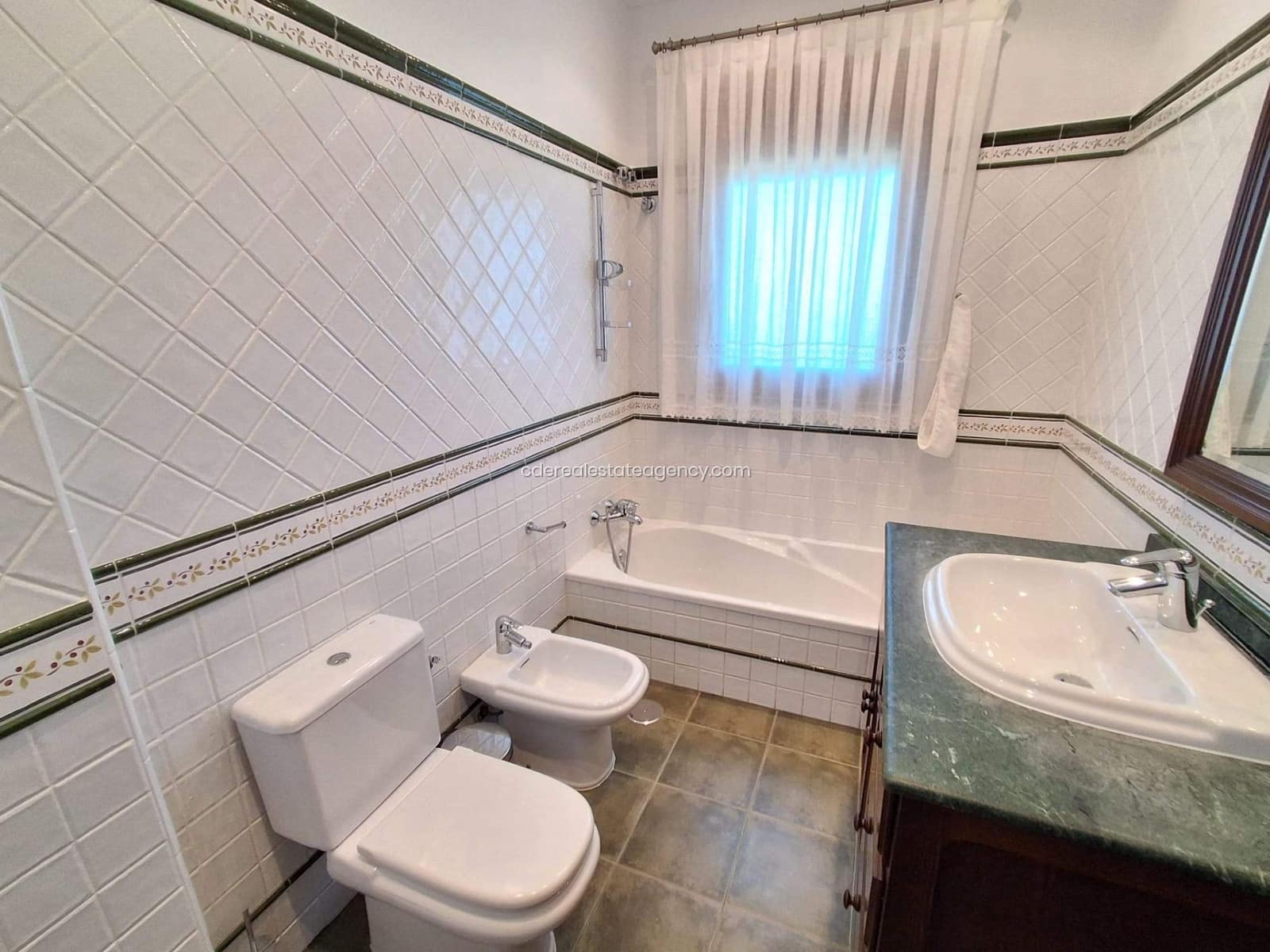4 slaapkamer Villa te huur in Chipiona met garage - € 2.500 (Ref: 9824611)