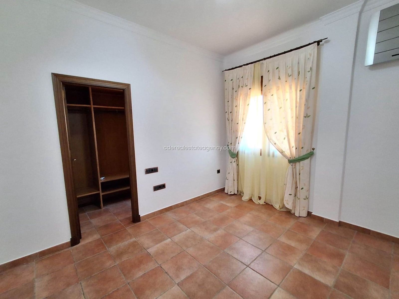 4 slaapkamer Villa te huur in Chipiona met garage - € 2.500 (Ref: 9824611)