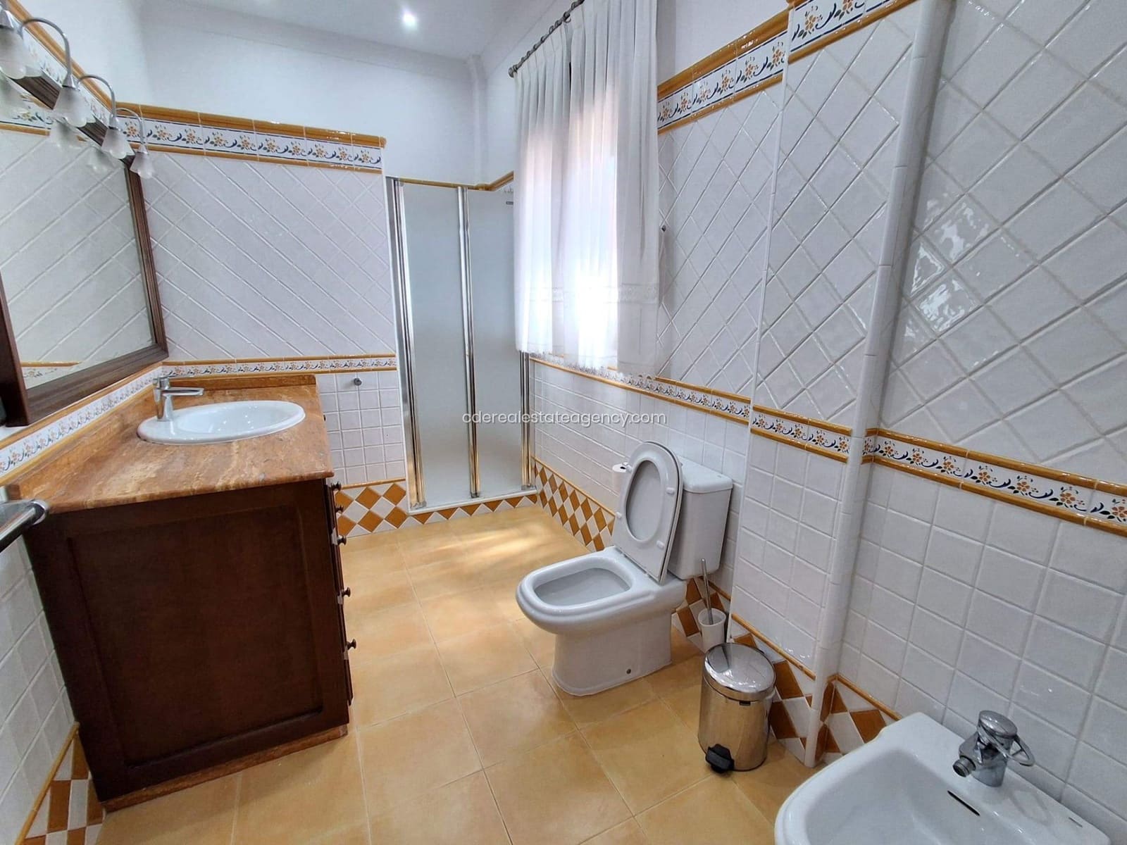 4 slaapkamer Villa te huur in Chipiona met garage - € 2.500 (Ref: 9824611)