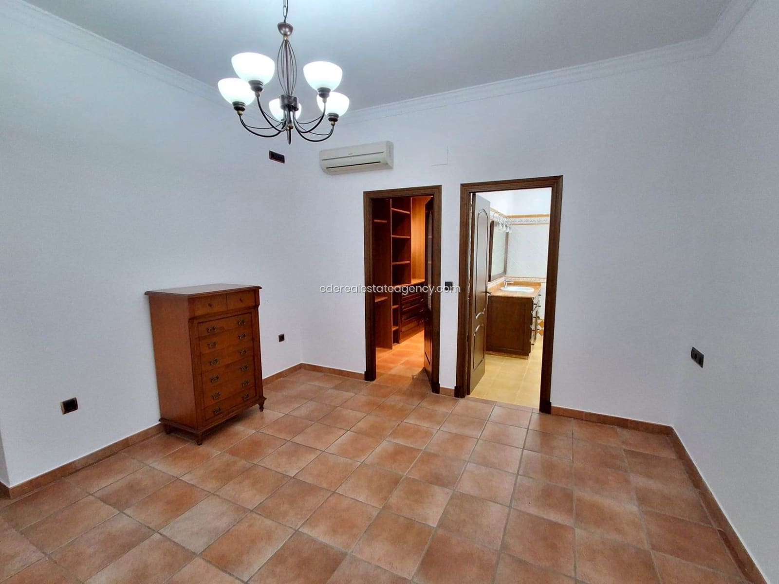 4 slaapkamer Villa te huur in Chipiona met garage - € 2.500 (Ref: 9824611)