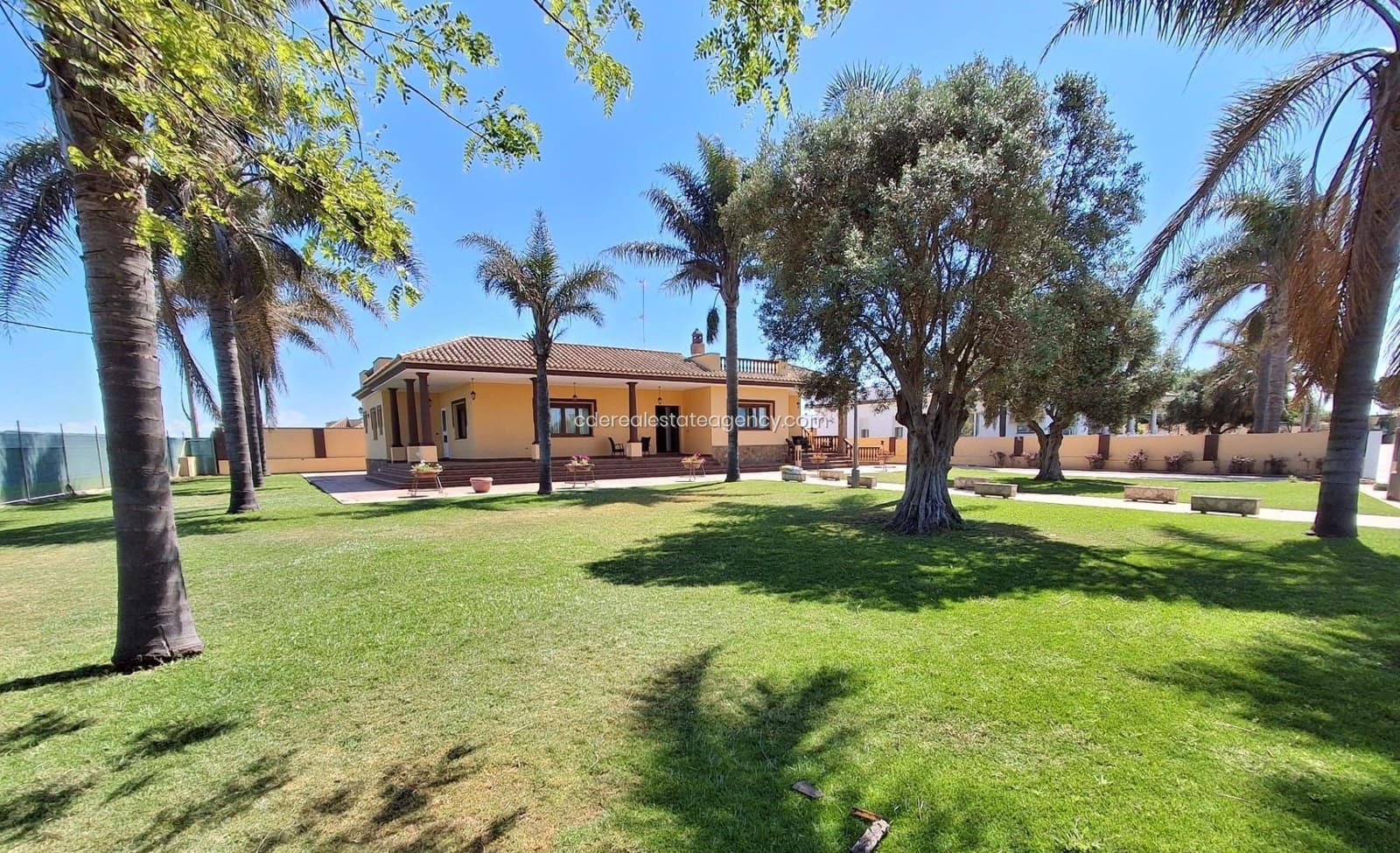 4 slaapkamer Villa te huur in Chipiona met garage - € 2.500 (Ref: 9824611)