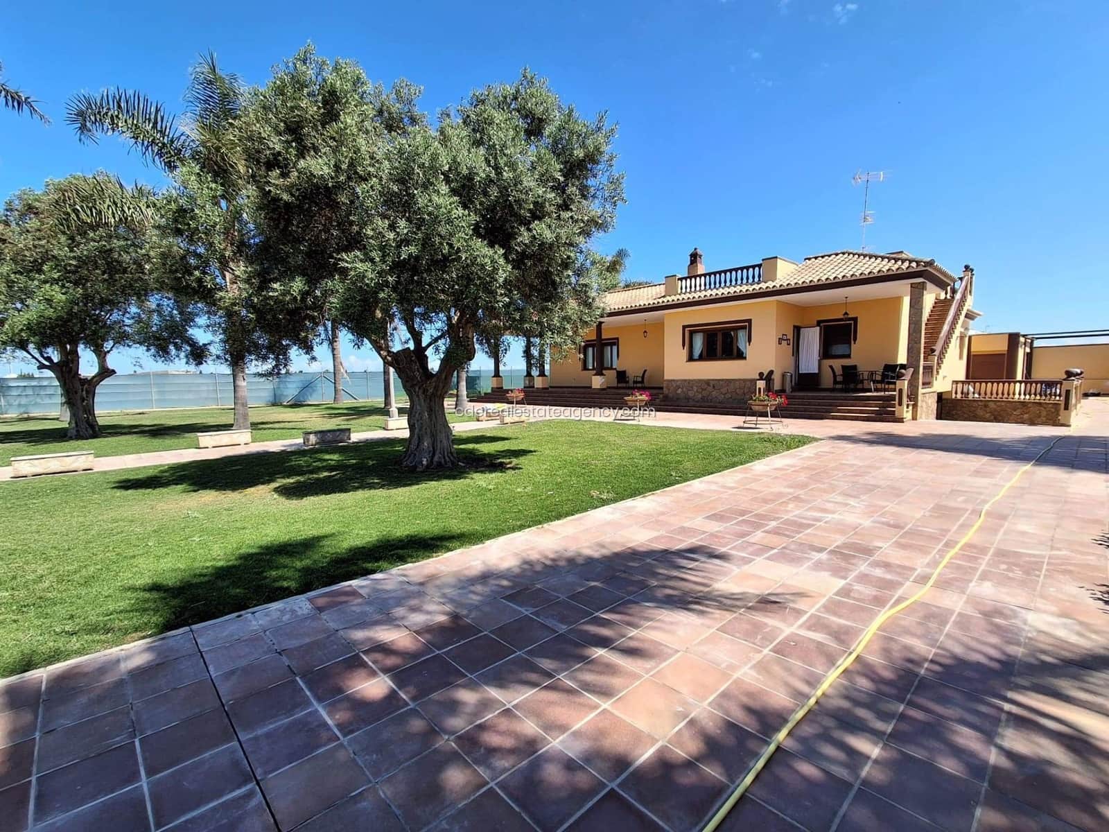 4 slaapkamer Villa te huur in Chipiona met garage - € 2.500 (Ref: 9824611)