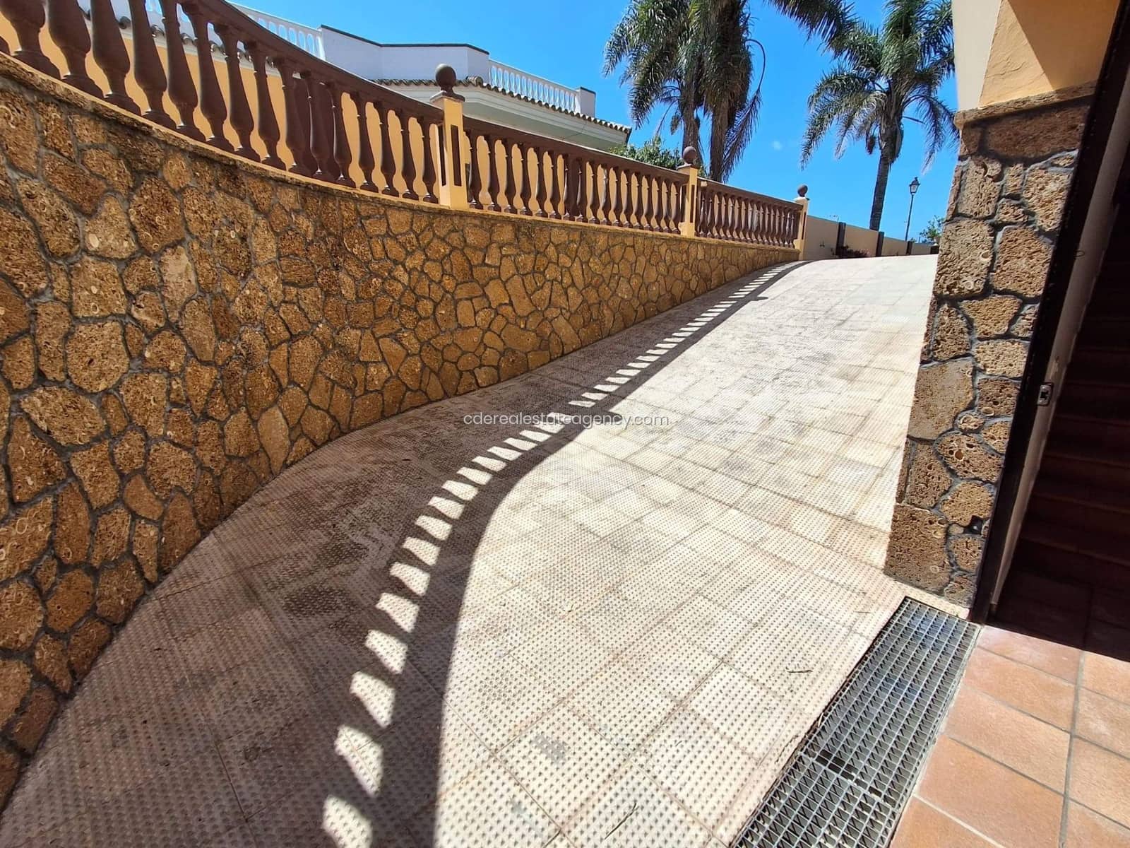 4 slaapkamer Villa te huur in Chipiona met garage - € 2.500 (Ref: 9824611)