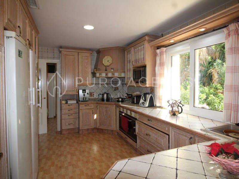 6 soverom Villa til salgs i Palmanova med svømmebasseng garasje - € 1 990 000 (Ref: 5075061)