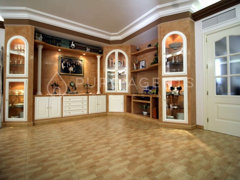 6 soverom Villa til salgs i Palmanova med svømmebasseng garasje - € 1 990 000 (Ref: 5075061)