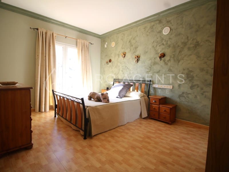 6 soverom Villa til salgs i Palmanova med svømmebasseng garasje - € 1 990 000 (Ref: 5075061)