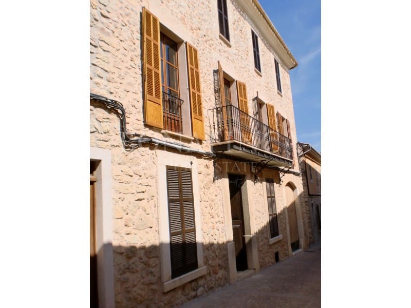 4 soveværelse Byhus til salg i Lloseta med swimmingpool garage - € 540.000 (Ref: 7889180)