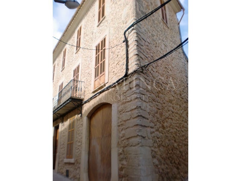 4 soveværelse Byhus til salg i Lloseta med swimmingpool garage - € 540.000 (Ref: 7889180)