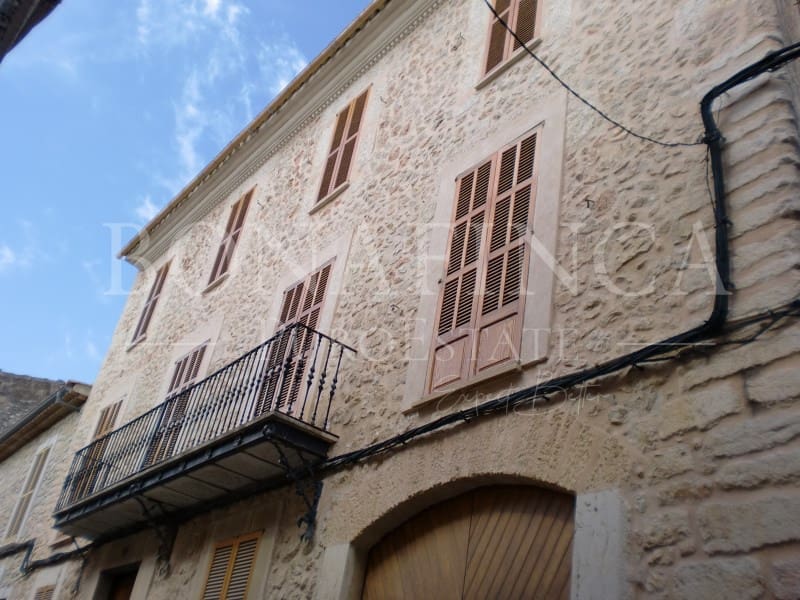 4 soveværelse Byhus til salg i Lloseta med swimmingpool garage - € 540.000 (Ref: 7889180)