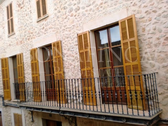 4 soveværelse Byhus til salg i Lloseta med swimmingpool garage - € 540.000 (Ref: 7889180)