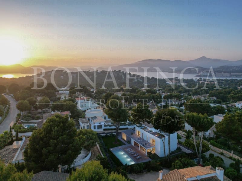 4 soveværelse Villa til salg i Santa Ponsa med swimmingpool garage - € 4.700.000 (Ref: 7894769)