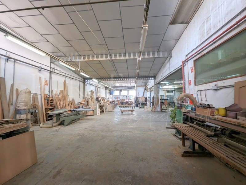 Commercial for sale in Manacor - € 3,182,000 (Ref: 8165907)