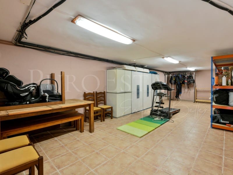 5 bedroom Villa for sale in Sa Cabaneta / La Cabaneta with garage - € 1,550,000 (Ref: 9625921)