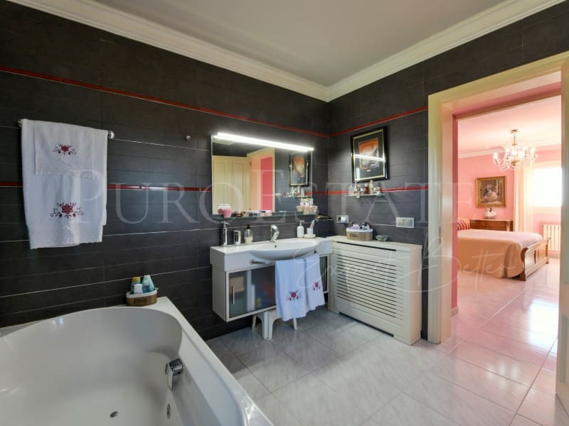 5 bedroom Villa for sale in Sa Cabaneta / La Cabaneta with garage - € 1,550,000 (Ref: 9625921)