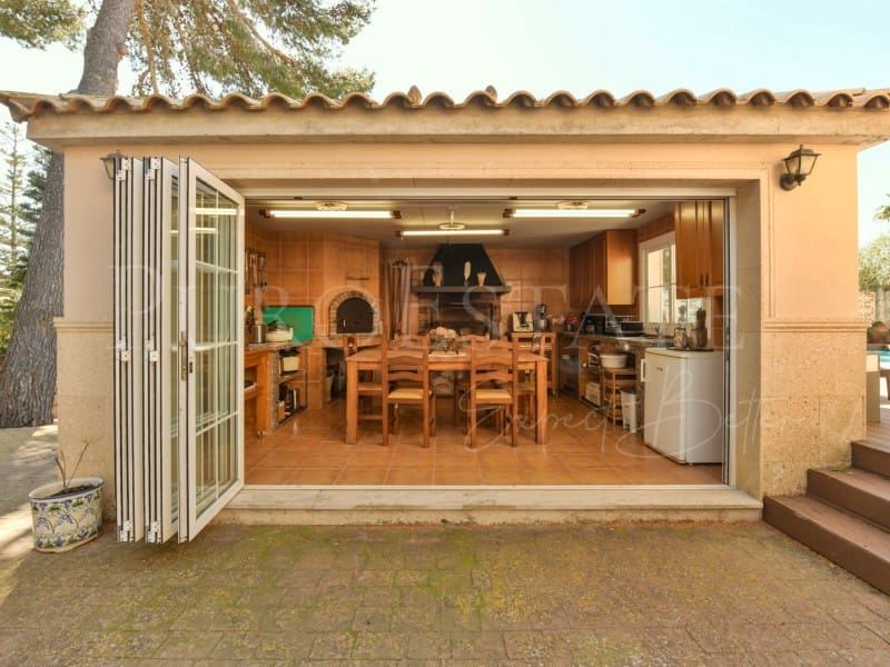 5 bedroom Villa for sale in Sa Cabaneta / La Cabaneta with garage - € 1,550,000 (Ref: 9625921)