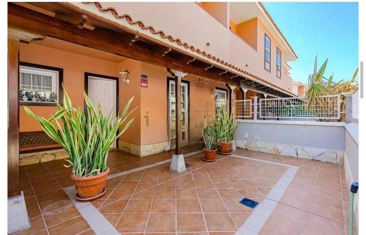 3 chambre Villa/Maison à vendre à Adeje avec piscine garage - 688 000 € (Ref: 10099713)