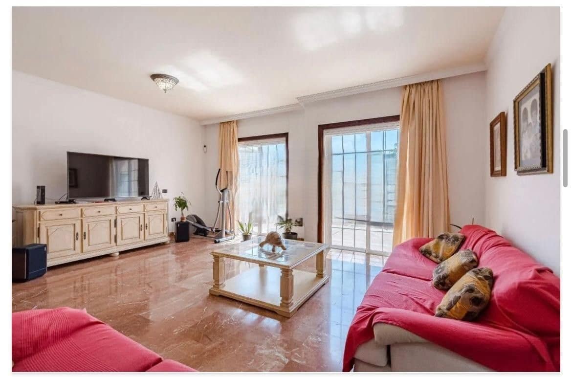 3 chambre Villa/Maison à vendre à Adeje avec piscine garage - 688 000 € (Ref: 10099713)