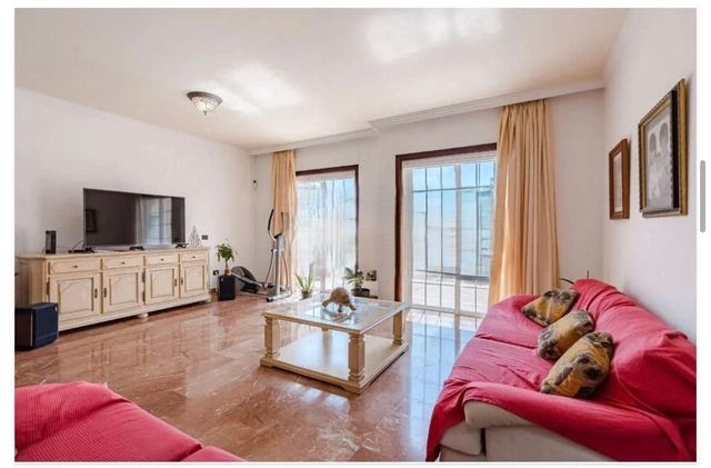 3 chambre Villa/Maison à vendre à Casco Urbano, Adeje avec piscine garage - 688 000 € (Ref: 10099713)