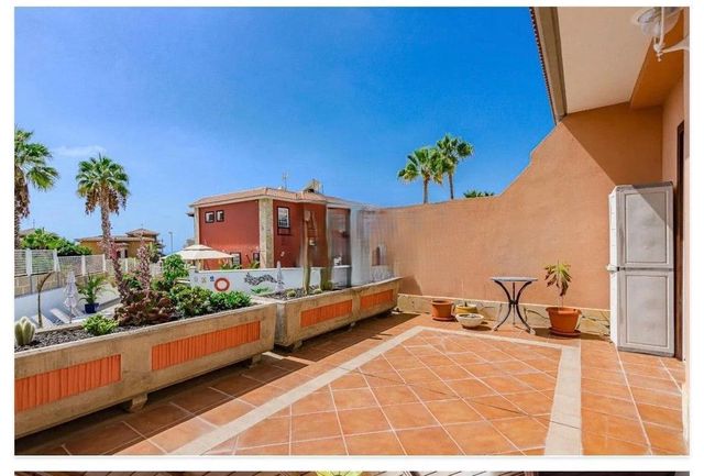 3 chambre Villa/Maison à vendre à Casco Urbano, Adeje avec piscine garage - 688 000 € (Ref: 10099713)