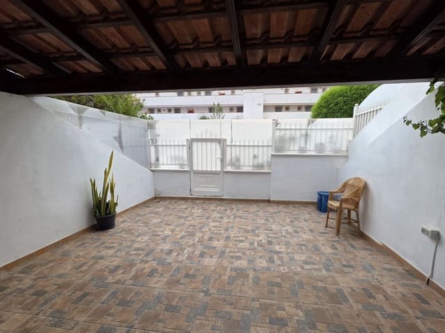 3 chambre Villa/Maison Semi-Mitoyenne à vendre à Playa Fañabe, Adeje avec piscine garage - 370 000 € (Ref: 10166195)