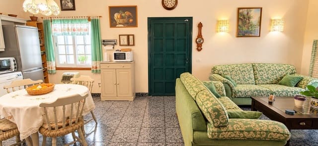 3 bedroom Semi-detached Villa for sale in Abades, Arico with garage - € 385,000 (Ref: 10182631)