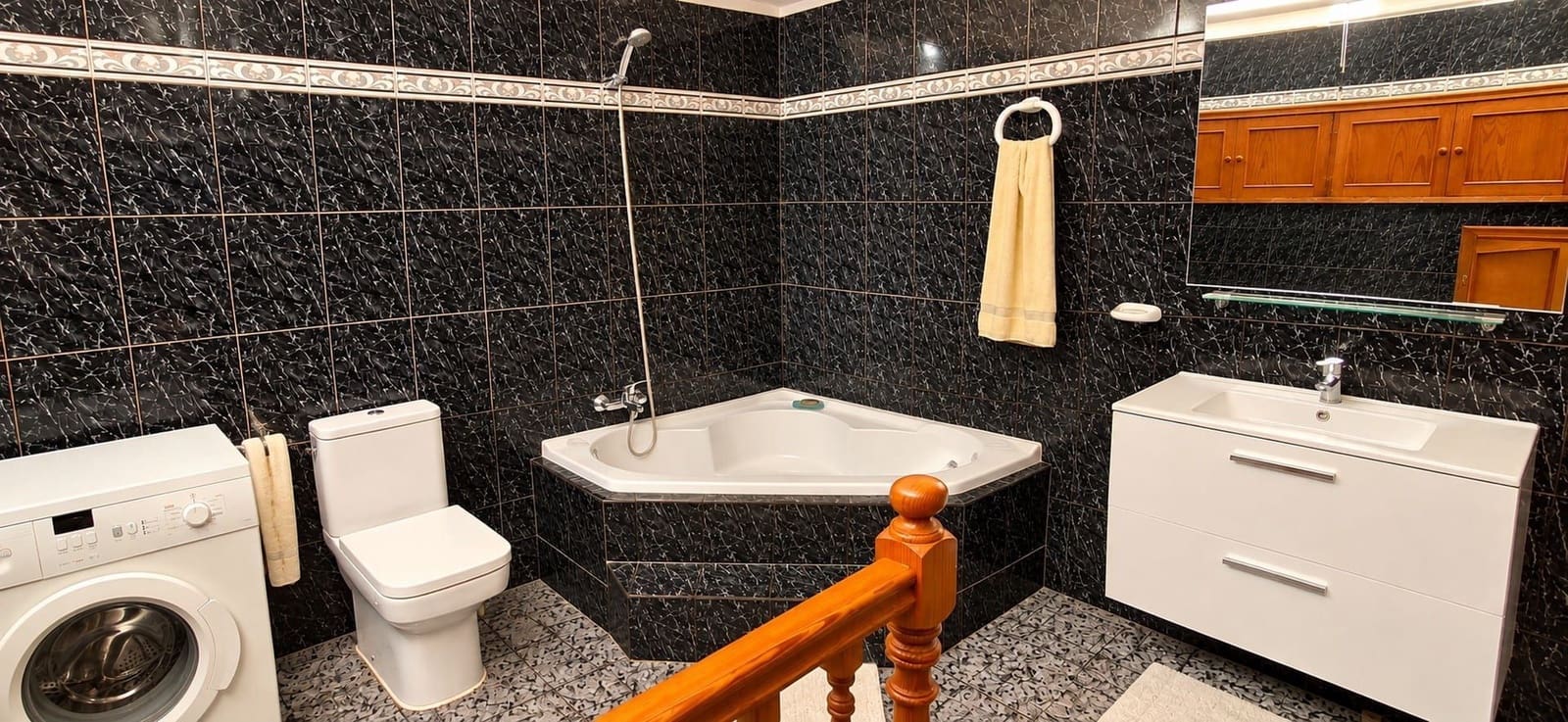 3 bedroom Semi-detached Villa for sale in Abades with garage - € 385,000 (Ref: 10182631)