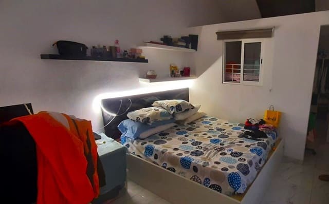 1 makuuhuone Omakotitalo myytävänä paikassa Los Cristianos, Arona mukana uima-altaan - 340 000 € (Ref: 8211160)