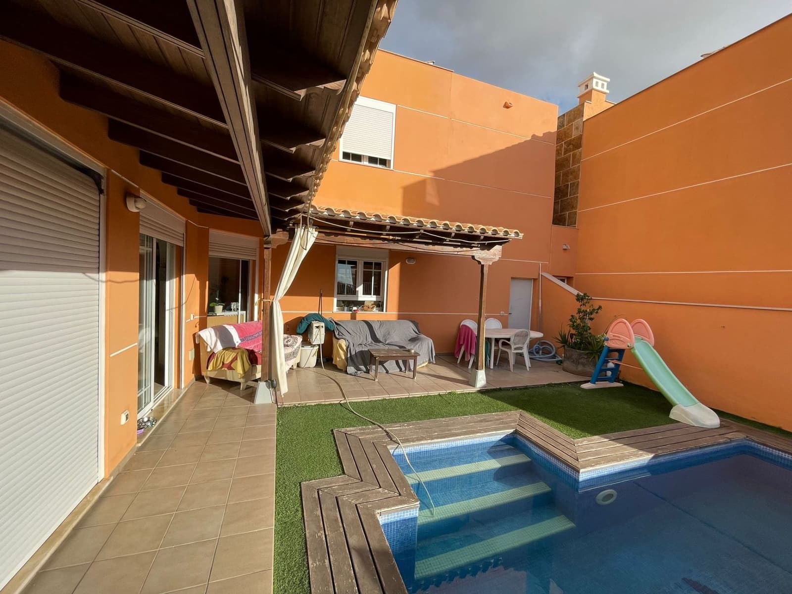 5 Zimmer Villa zu verkaufen in Los Cristianos mit Pool Garage - 1.030.000 € (Ref: 8737243)