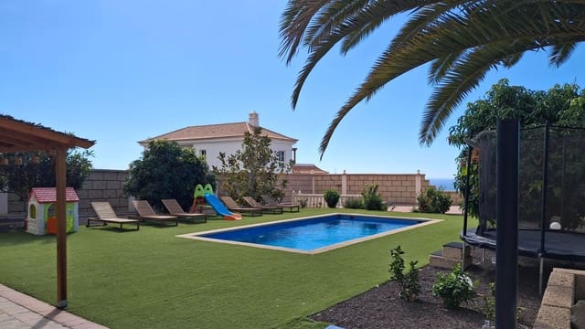 10 slaapkamer Villa te koop in Buzanada, Arona met zwembad garage - € 1.399.000 (Ref: 8812194)