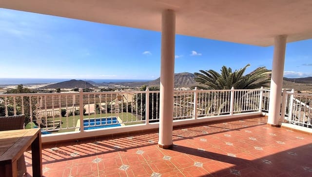 10 slaapkamer Villa te koop in Buzanada, Arona met zwembad garage - € 1.399.000 (Ref: 8812194)