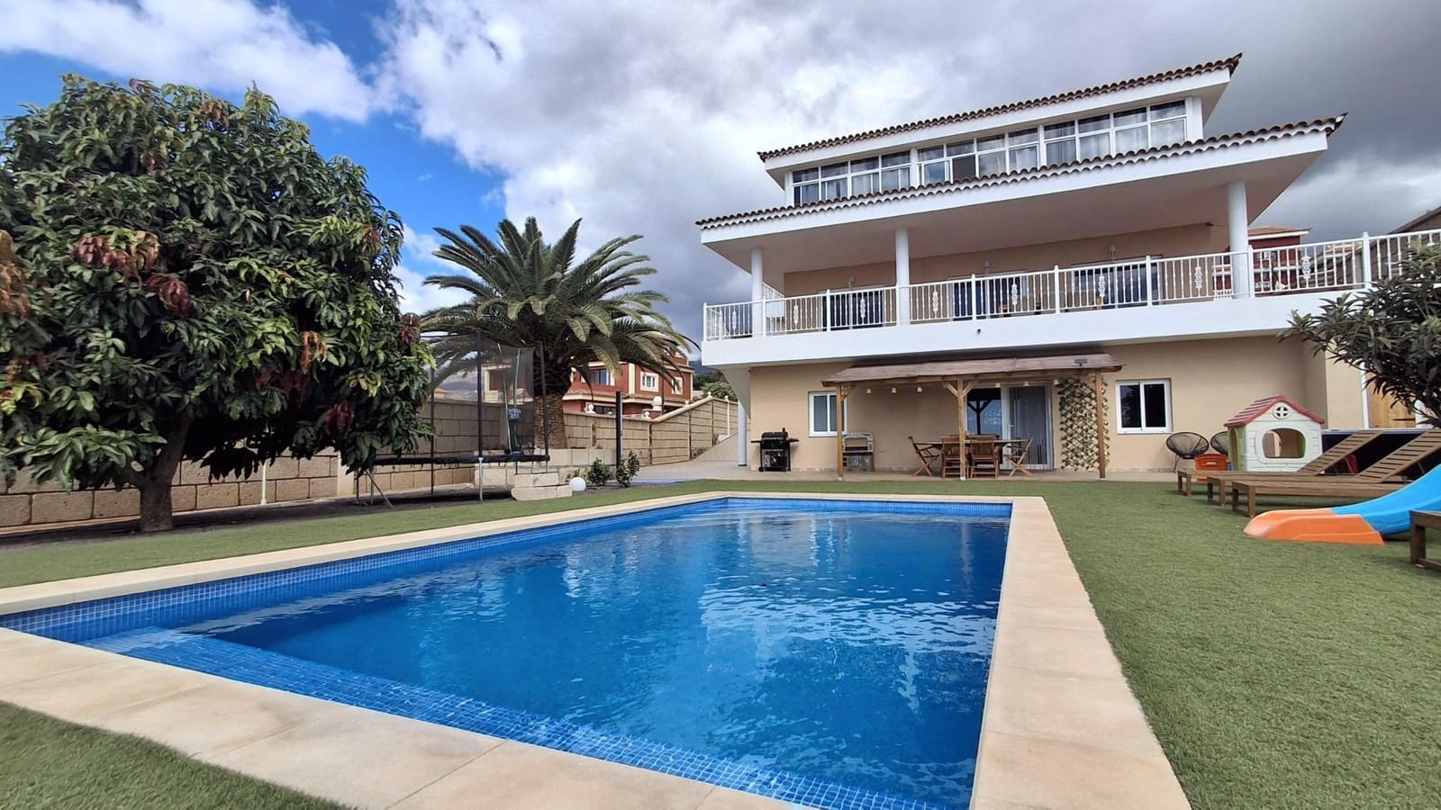 10 slaapkamer Villa te koop in Buzanada met zwembad garage - € 1.399.000 (Ref: 8812194)